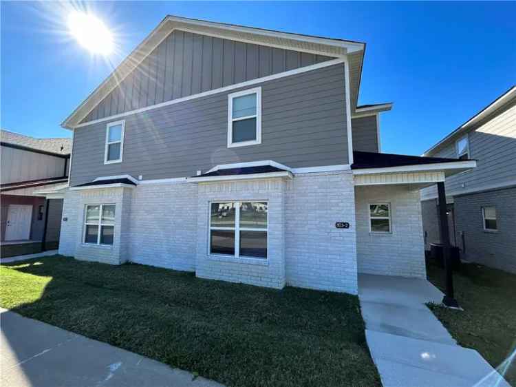 Multi-family house For Sale in 803, South Rupple Road, Fayetteville, Arkansas