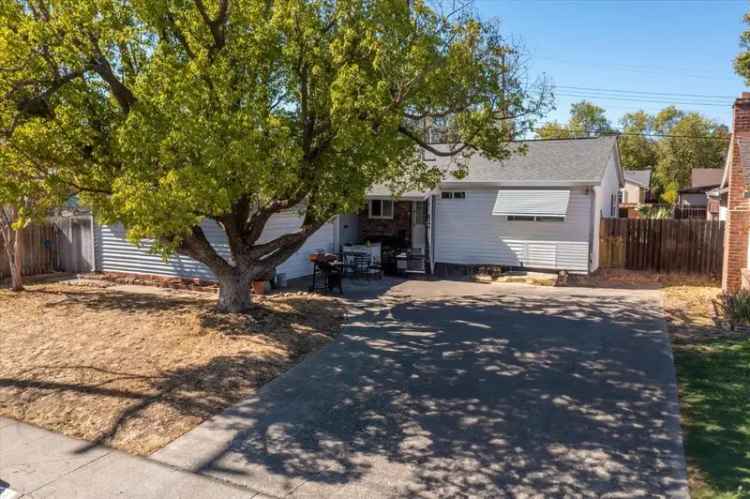 Single-family house For Sale in Elk Grove, California