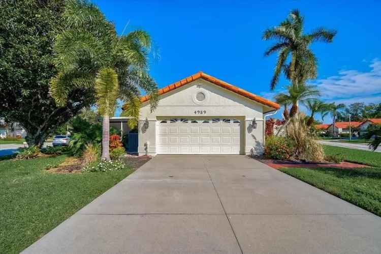 Single-family house For Sale in 4989, Clubview Court East, Bradenton, Florida