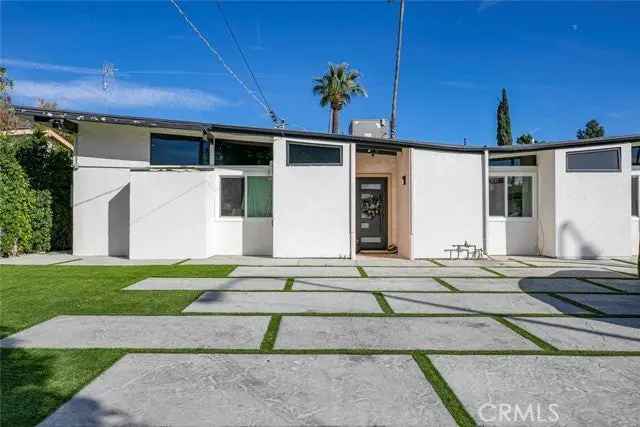 Single-family house For Sale in 7978, Bellaire Avenue, Los Angeles, California