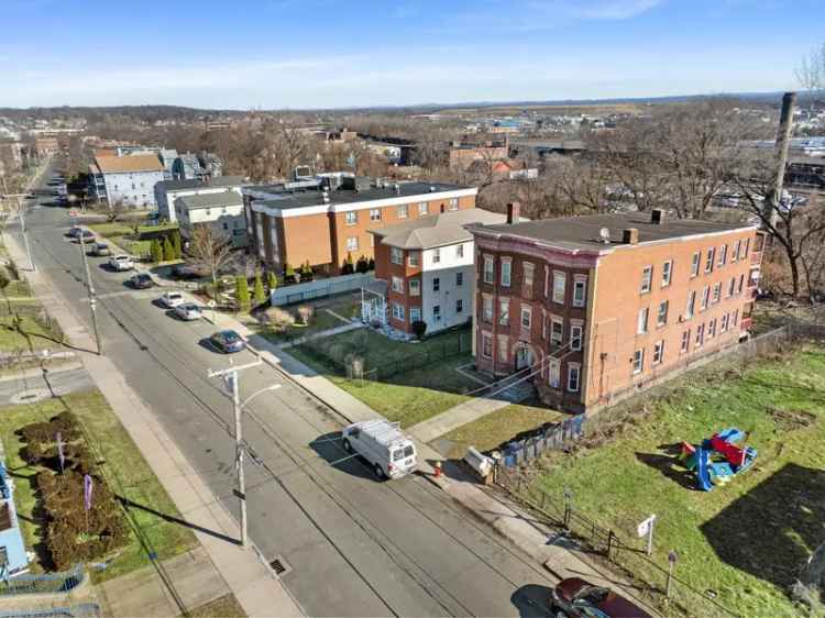 Multi-family house For Sale in 200, Bellevue Street, Hartford, Connecticut