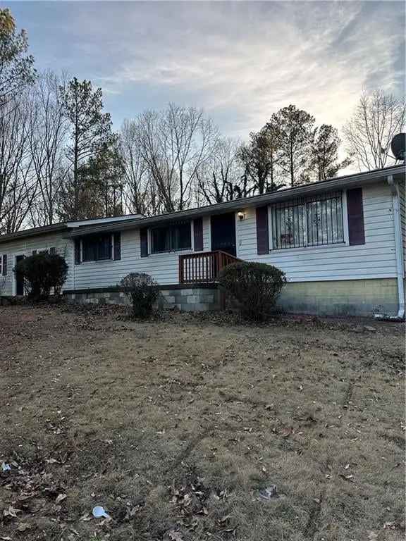 Single-family house For Sale in 1883, Niskey Lake Road Southwest, Atlanta, Georgia