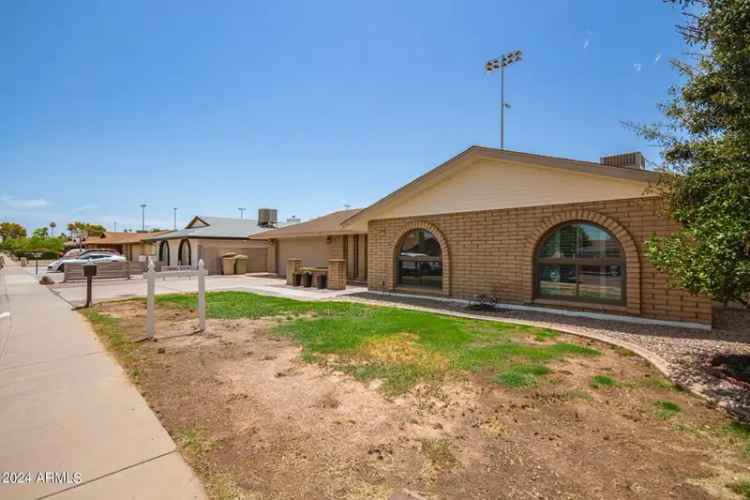 Single-family house For Sale in 4607, West el Caminito Drive, Glendale, Arizona