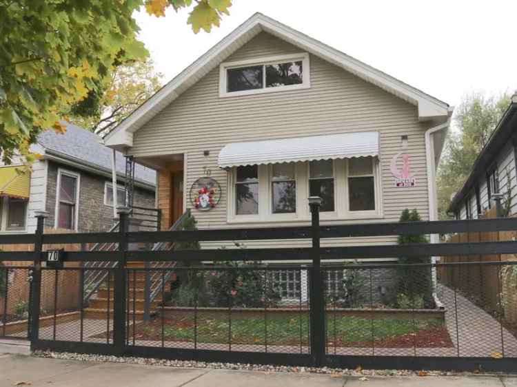 Single-family house For Sale in 70, East 100th Place, Chicago, Illinois