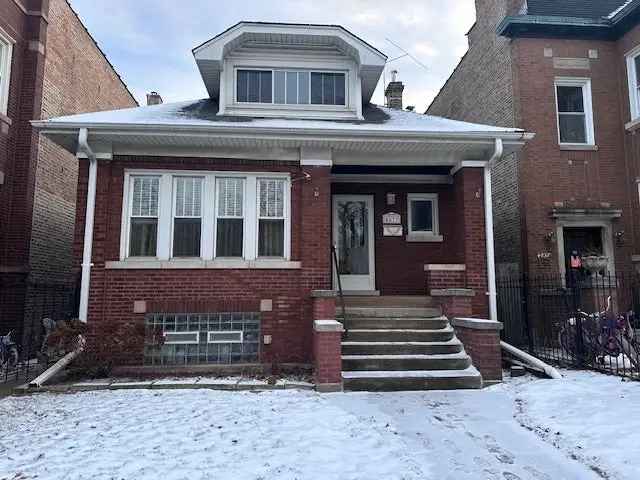 Single-family house For Sale in 4833, West George Street, Chicago, Illinois