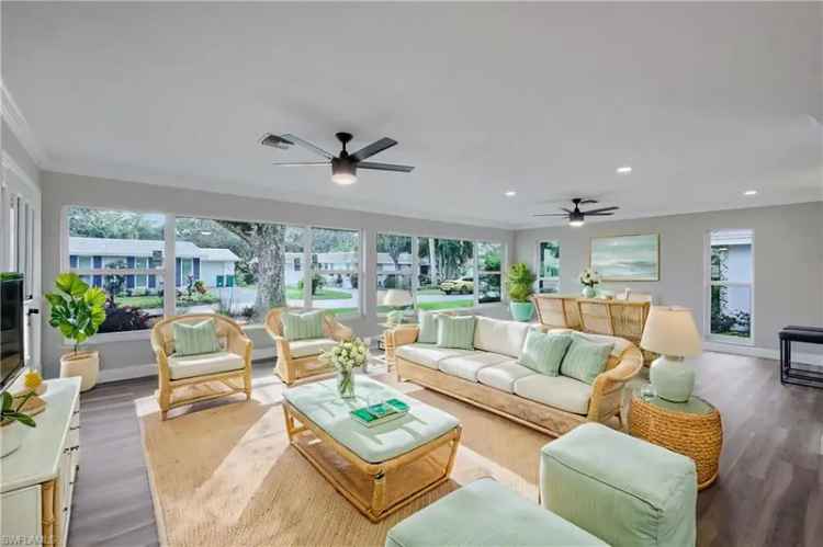 Single-family house For Sale in 233, Yorkshire Court, East Naples, Florida