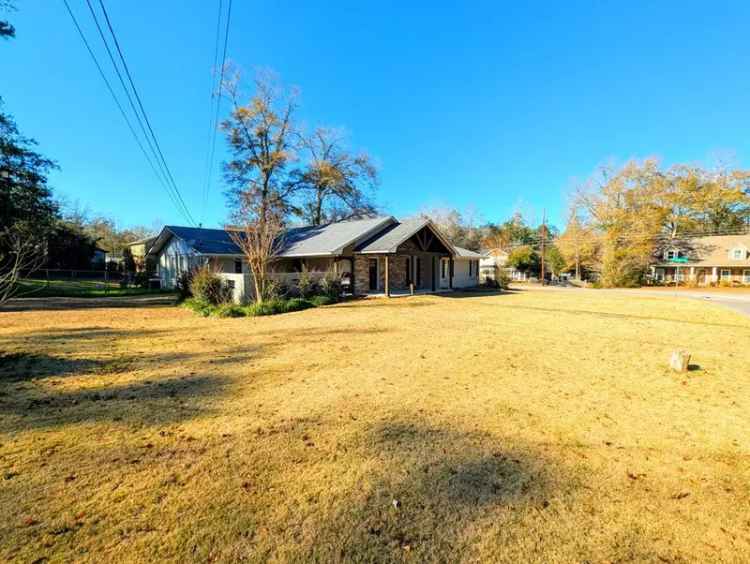 Single-family house For Sale in 1115, Strathmore Avenue, Dothan, Alabama