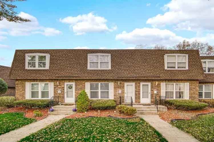 Condo For Sale in 2248, Heather Road, Homewood, Illinois