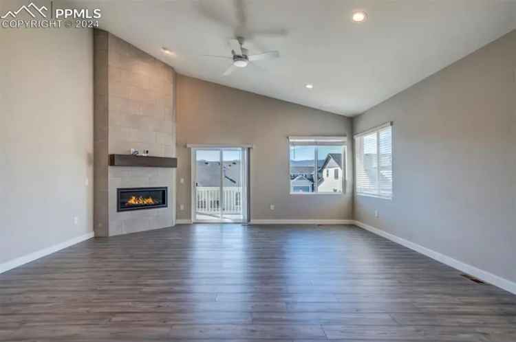 Single-family house For Sale in Monument, Colorado