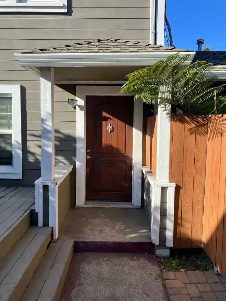 Charming 2-Bedroom Cottage for Rent - Private Backyard