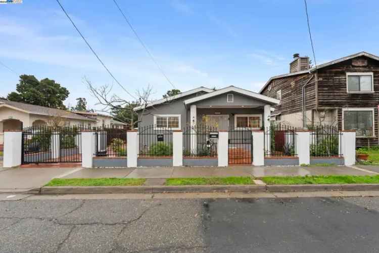 Single-family house For Sale in 3932, Gardenia Place, Oakland, California