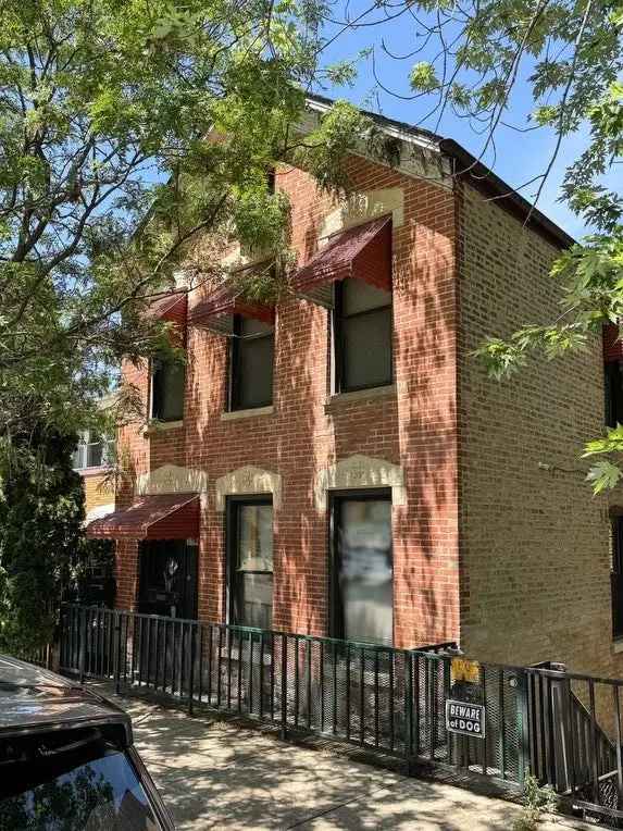 Multi-family house For Sale in 1540, West Cortez Street, Chicago, Illinois