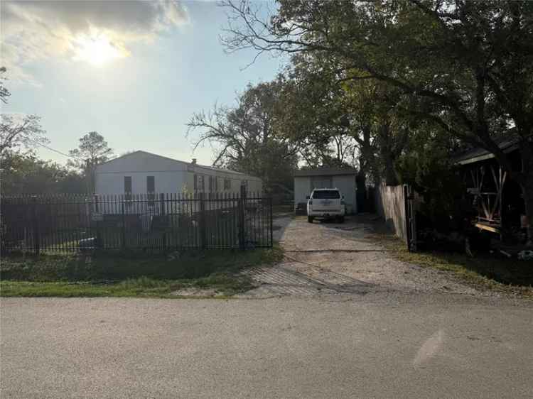 Duplex For Sale in Texas