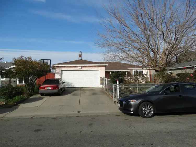 Single-family house For Sale in 1617, Janrick Avenue, Sacramento, California