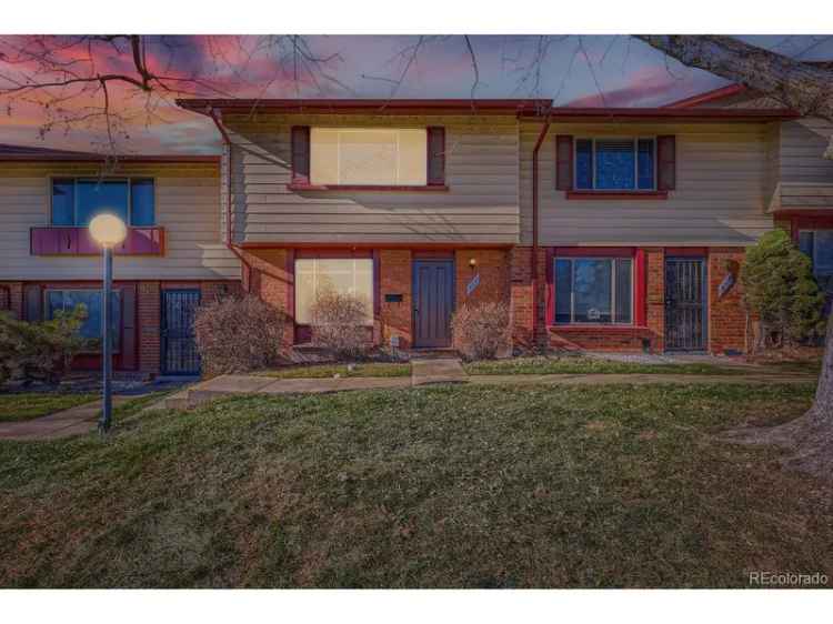 Single-family house For Sale in 468, South Carr Street, Lakewood, Colorado