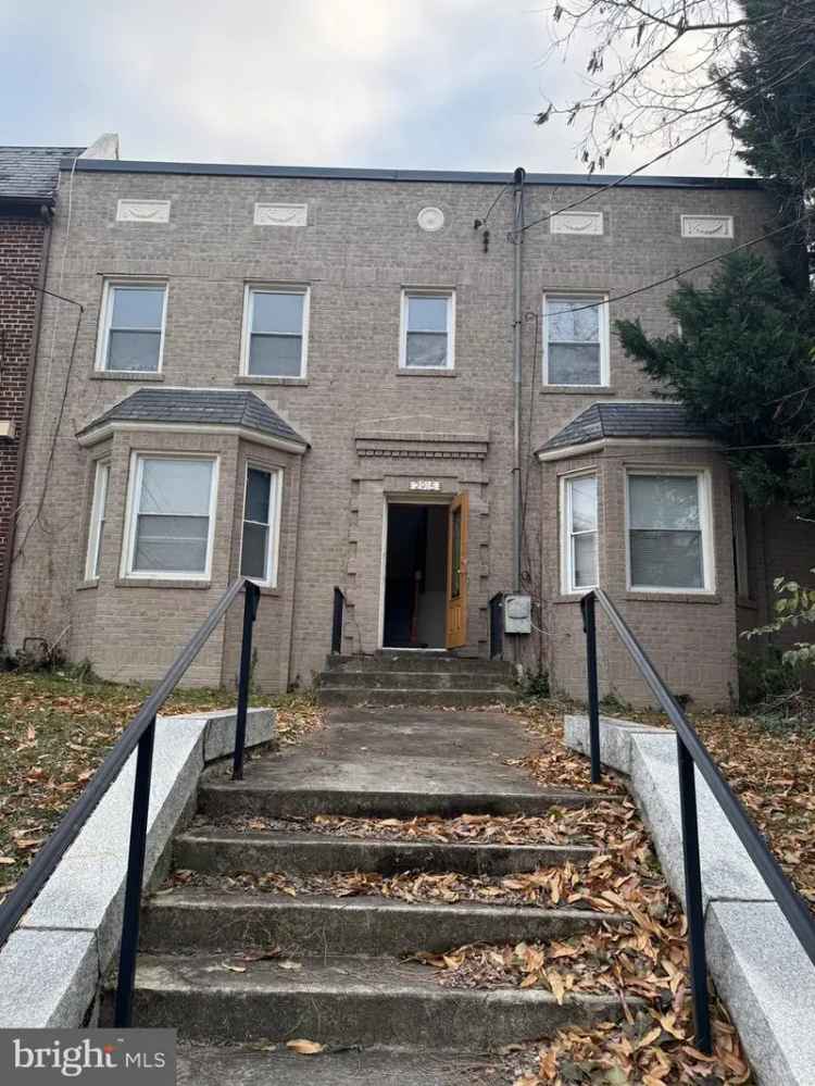 Multi-family house For Sale in 2915, Pennsylvania Avenue Southeast, Washington, District of Columbia