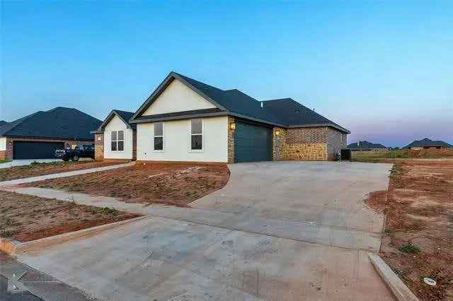 Single-family house For Sale in Midland, Texas