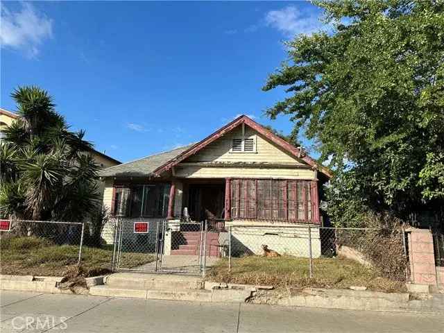 Single-family house For Sale in 137, West 47th Place, Los Angeles, California