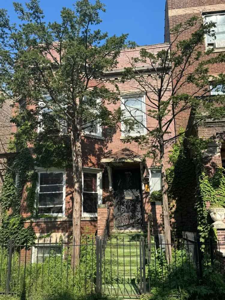 Multi-family house For Sale in 6137, South Evans Avenue, Chicago, Illinois