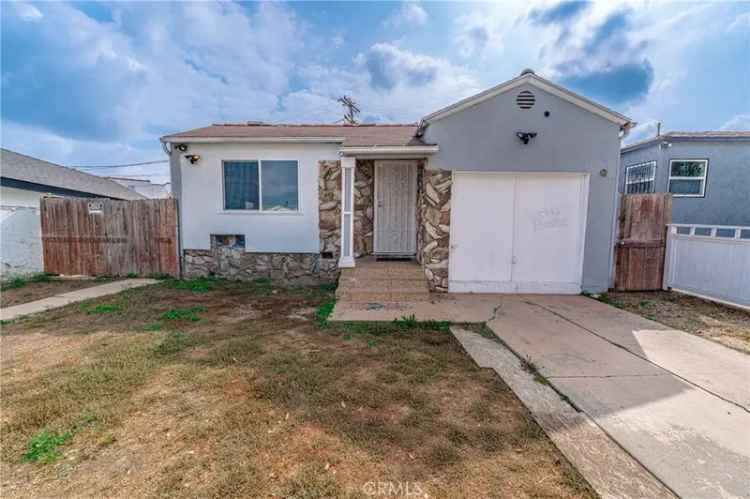 Single-family house For Sale in 824, West 112th Street, Los Angeles, California