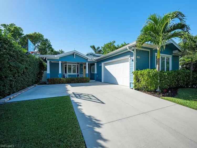 Single-family house For Sale in Naples, Florida