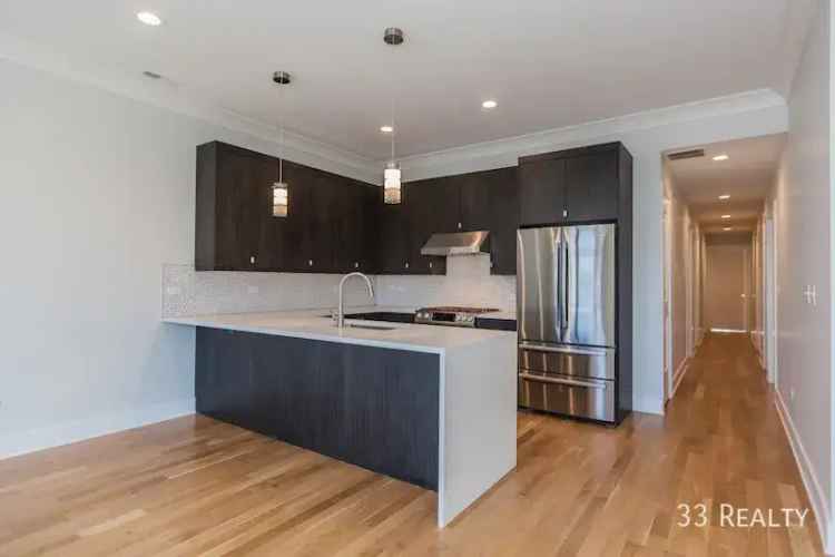 Luxury 3 Bed 2 Bath Apartment in Ukrainian Village