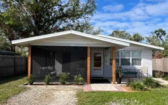 Single-family house For Sale in 980, Charlotte Avenue, Sarasota, Florida