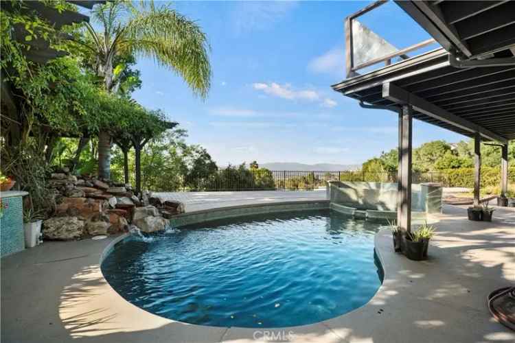 Single-family house For Sale in 16551, Calneva Drive, Los Angeles, California