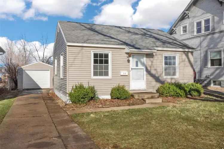 Single-family house For Sale in 316, 35th Street Northeast, Cedar Rapids, Iowa