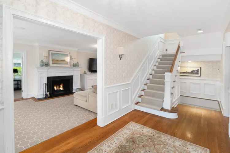 Single-family house For Sale in 197, Stamford Avenue, Stamford, Connecticut