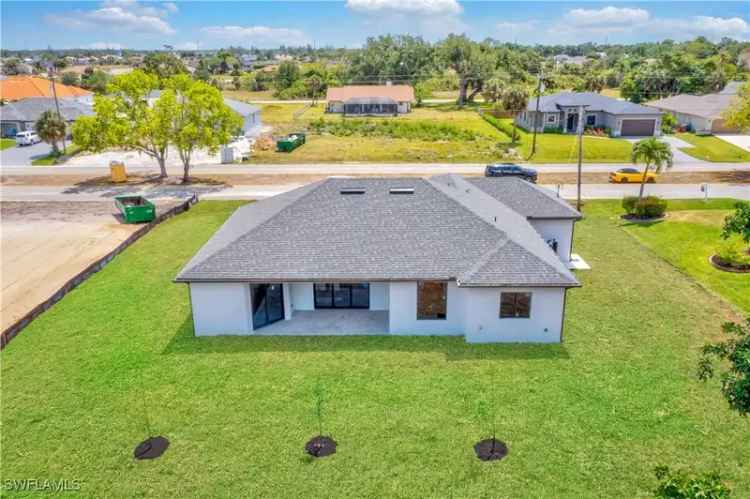 Single-family house For Sale in 1902, Northwest 28th Avenue, Cape Coral, Florida