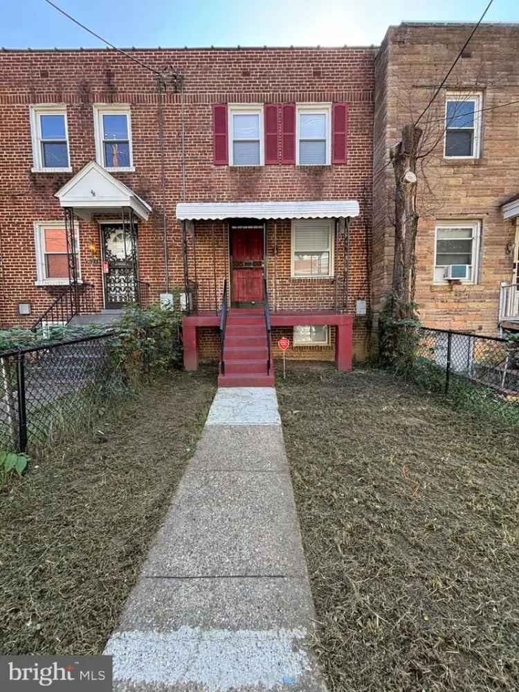 Single-family house For Sale in 5621, Eads Street Northeast, Washington, District of Columbia