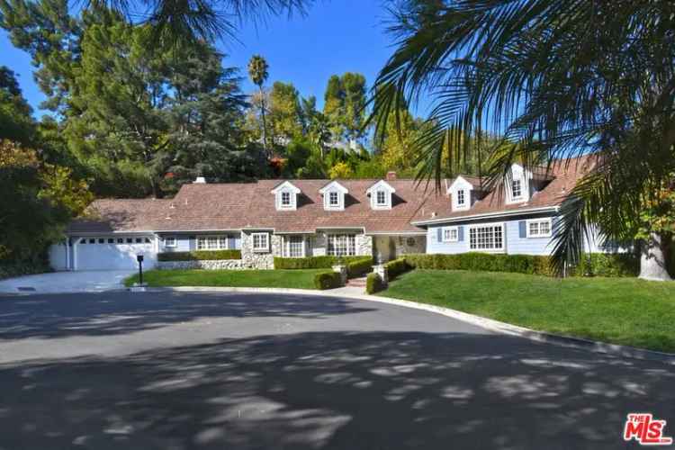 Single-family house For Sale in 4525, Comber Avenue, Los Angeles, California