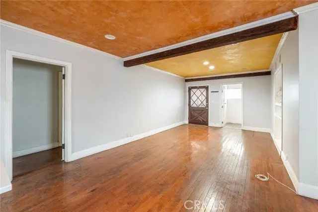 Single-family house For Sale in 3913, South Budlong Avenue, Los Angeles, California