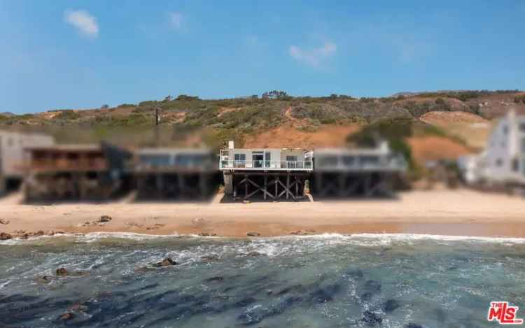 Single-family house For Sale in Malibu, California