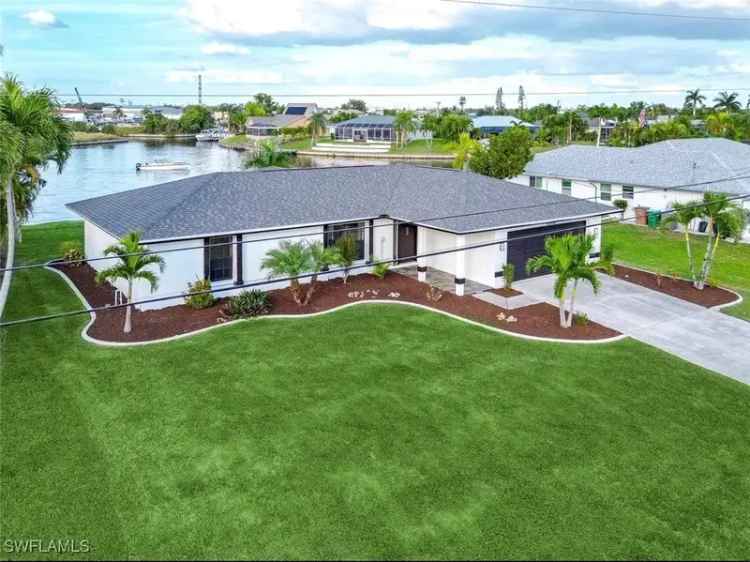 Single-family house For Sale in 1129, Southeast 13th Street, Cape Coral, Florida