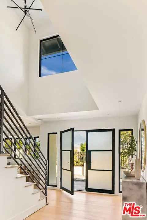 Single-family house For Sale in 23278, Aetna Street, Los Angeles, California