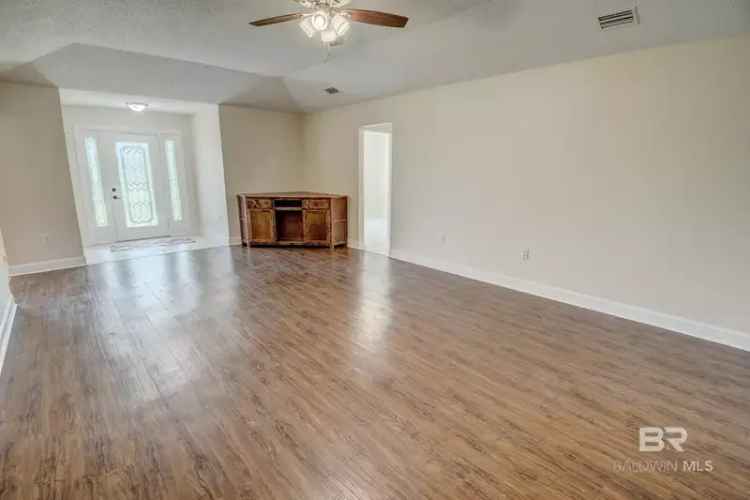 Single-family house For Sale in Robertsdale, Alabama