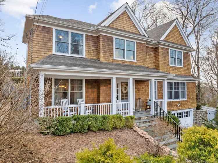 Single-family house For Sale in 56, Witch Lane, Norwalk, Connecticut