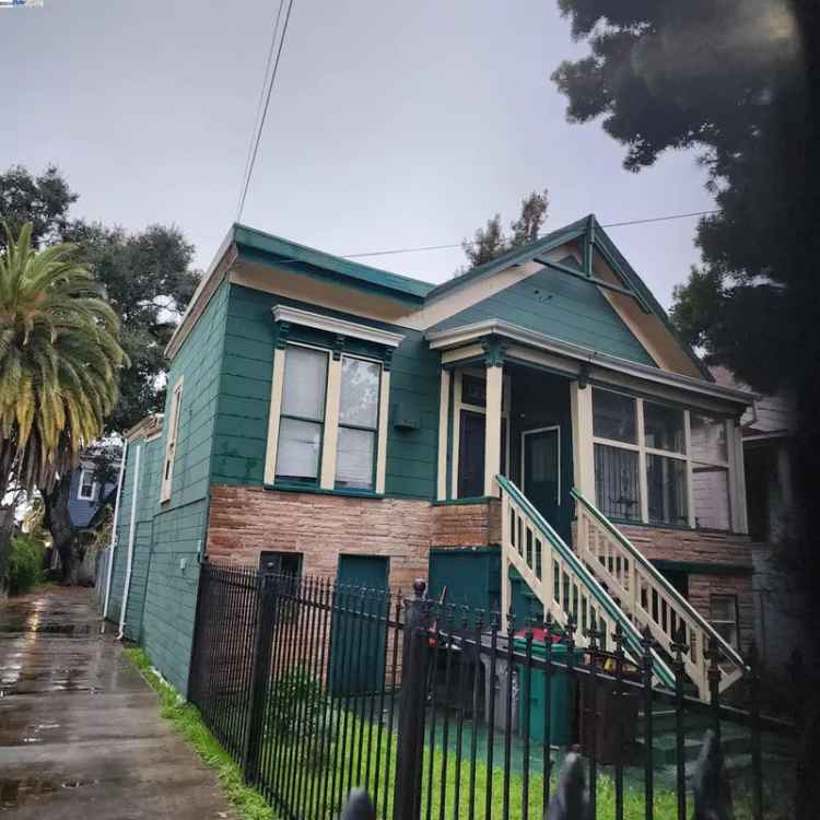 Multi-family house For Sale in 927, Chester Street, Oakland, California