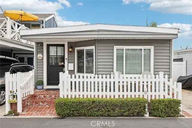 Single-family house For Sale in 4, Bolivar Street, Newport Beach, California