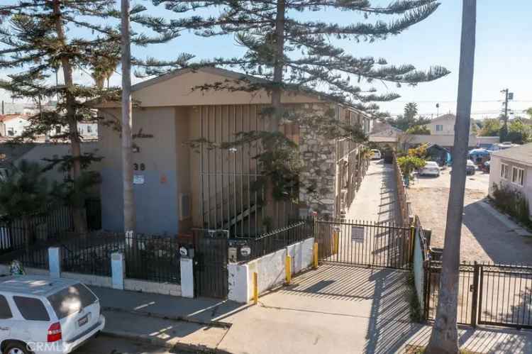 Multi-family house For Sale in 538, West 82nd Street, Los Angeles, California