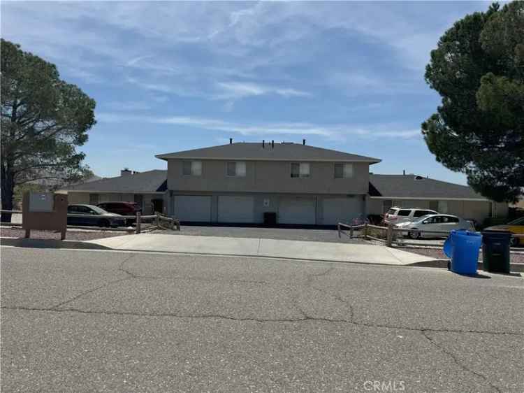 Multi-family house For Sale in 16247, Viho Road, Apple Valley, California