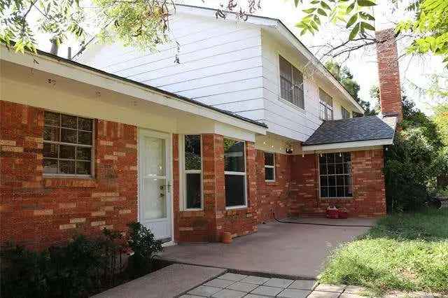 Single-family house For Sale in Beaumont, Texas