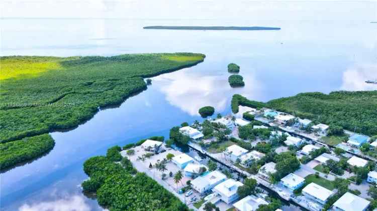 Single-family house For Sale in 1123, Grand Street, Key Largo, Florida