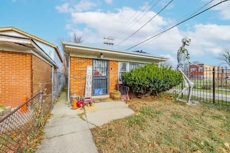 Single-family house For Sale in 812, West 53rd Street, Chicago, Illinois