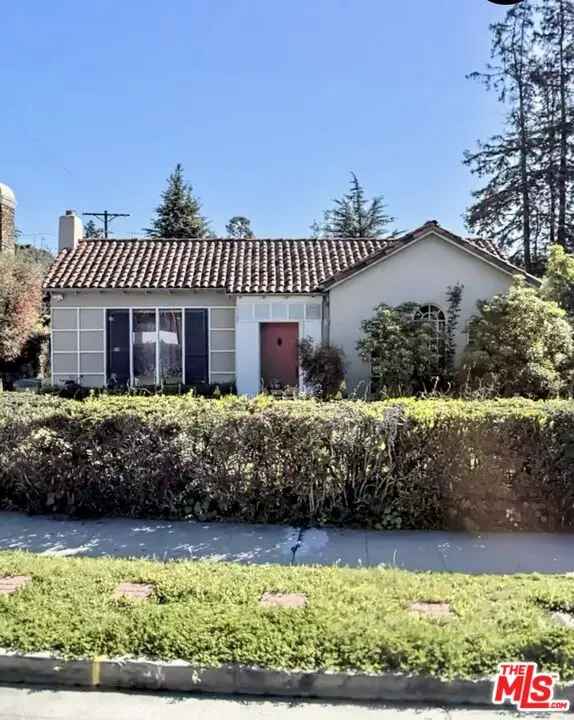 Single-family house For Sale in 1336, Club View Drive, Los Angeles, California