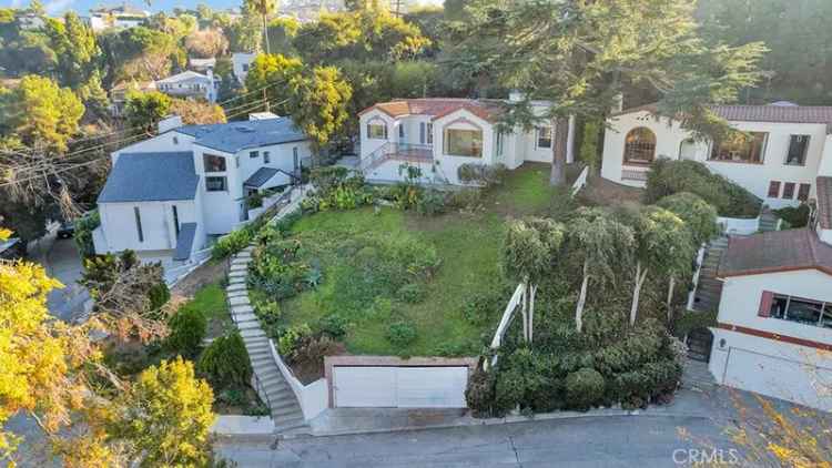 Single-family house For Sale in 11652, Picturesque Drive, Los Angeles, California