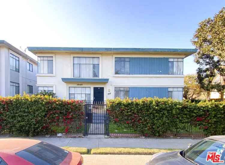 Multi-family house For Sale in 3949, Hillcrest Drive, Los Angeles, California