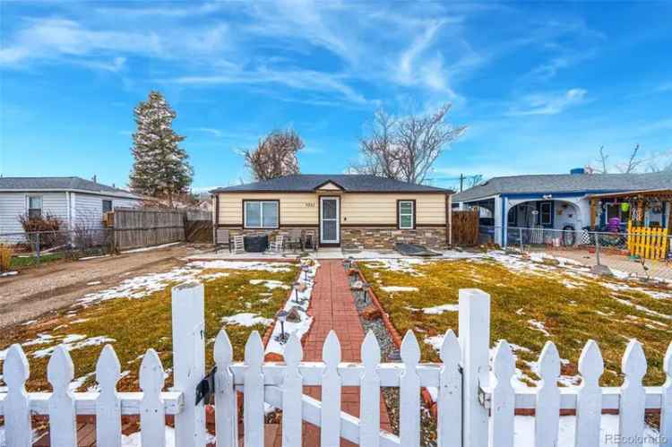 Single-family house For Sale in 7051, Grape Street, Commerce City, Colorado